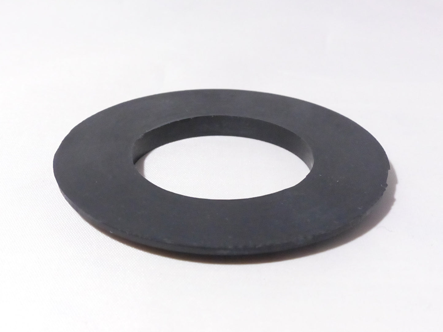 High-pressure rubber seal for hydraulic ram pump by Fuxus Germany, showing the durable replacement part for hydraulic systems.